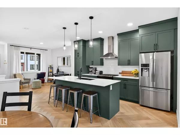 3847 CHRUSTAWKA PL SW, Edmonton, AB T6W4M9