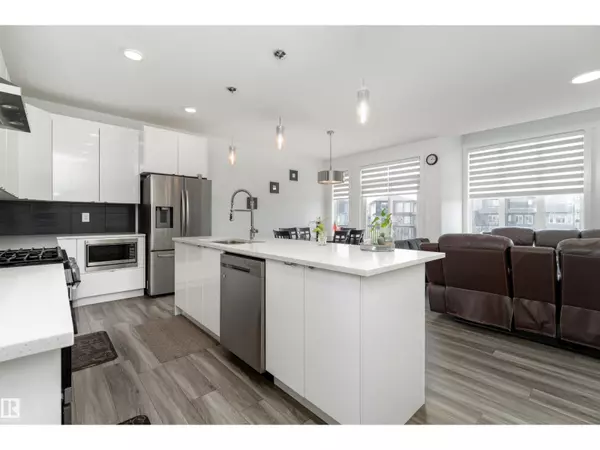 Edmonton, AB T6W4W8,1051 CHRISTIE VS SW