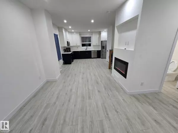 Edmonton, AB T5P4R3,15415 105 AV NW