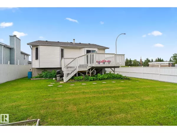 Edmonton, AB T5Z2X9,15404 73 ST NW