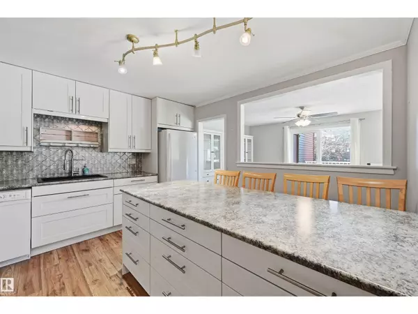 Edmonton, AB T6H5G5,#204 14810 51 AV NW