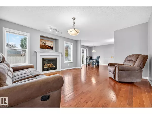 Edmonton, AB T5Y2Y7,2911 151A AV NW