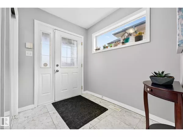 Edmonton, AB T5Y2Y7,2911 151A AV NW