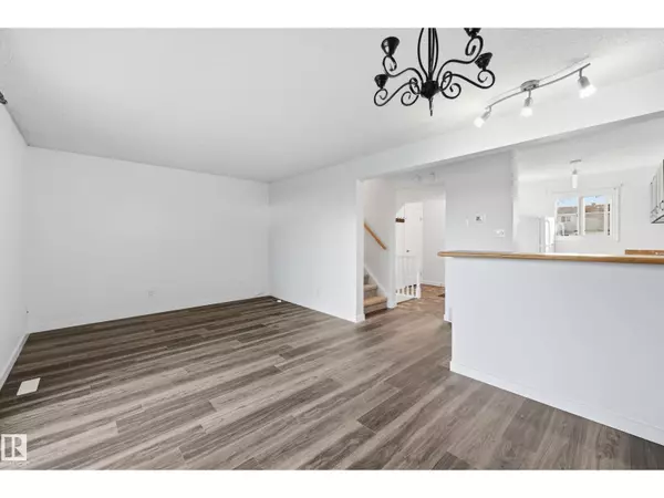 Edmonton, AB T5X3L4,11406 139 AV NW