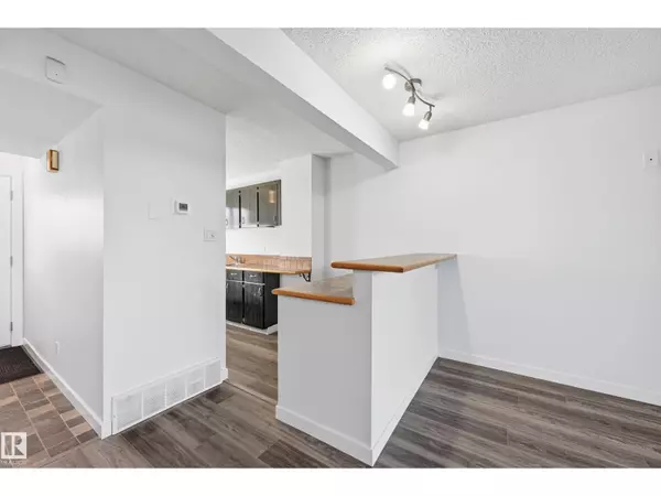 Edmonton, AB T5X3L4,11406 139 AV NW