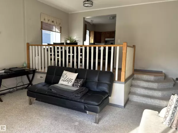 Drayton Valley, AB T7A1J3,4745 49 AV