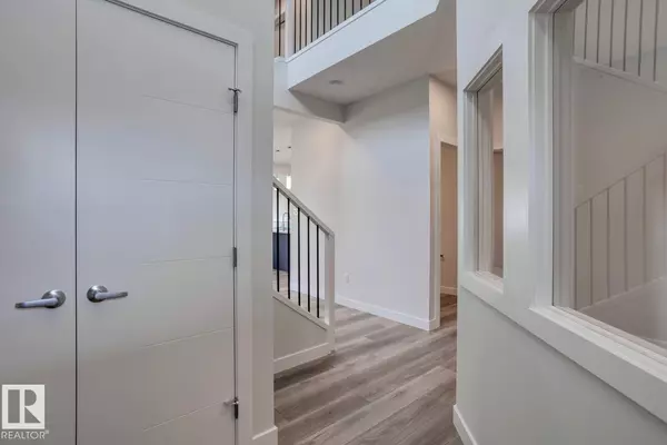 Edmonton, AB T6M3C3,2831 191 ST NW