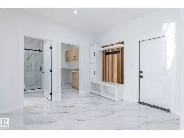 Edmonton, AB T5Y4H7,2003 154 AV NW