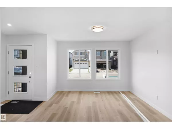 Edmonton, AB T6M1L2,20911 16 AV NW