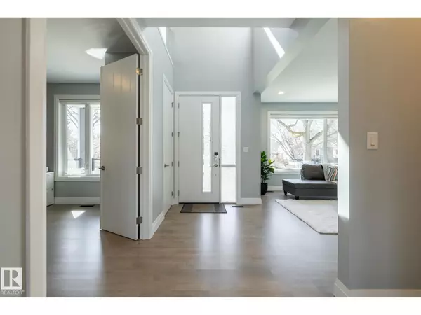 Edmonton, AB T6G0A1,10936 71 AV NW