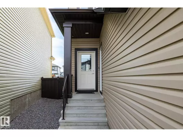 Edmonton, AB T6W4A4,9327 COOPER BEND BN SW