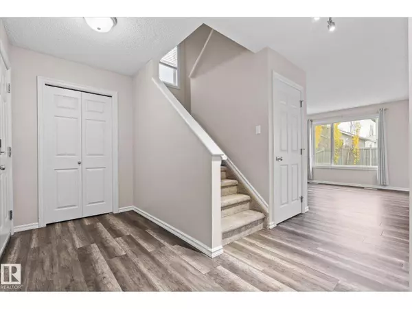 Sherwood Park, AB T8H2S7,21 CASCADE CR