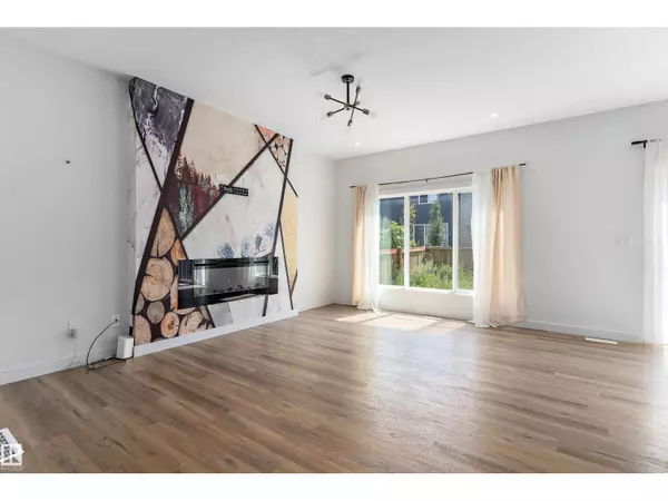 Edmonton, AB T6W4A5,5747 KOOTOOK WY SW