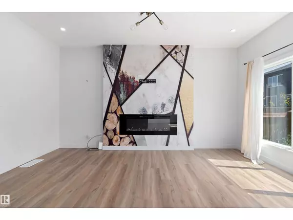 Edmonton, AB T6W4A5,5747 KOOTOOK WY SW