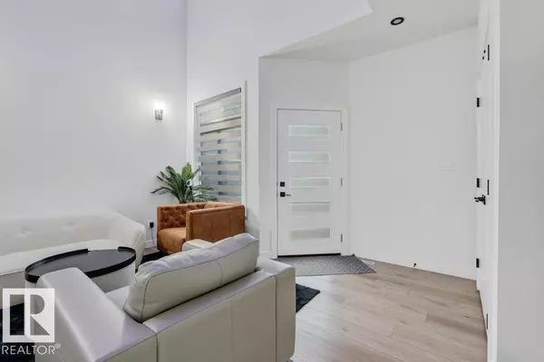 Edmonton, AB T6W4V7,16115 34 AV SW