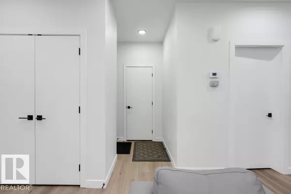 Edmonton, AB T6W4V7,16115 34 AV SW