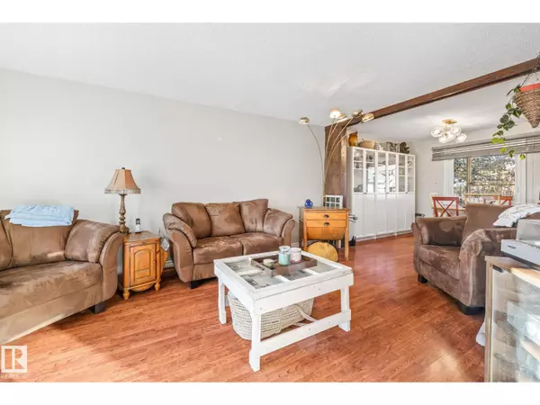 Edmonton, AB T5A3E7,3728 132 AV NW