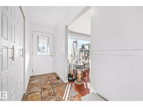 Edmonton, AB T5A3E7,3728 132 AV NW