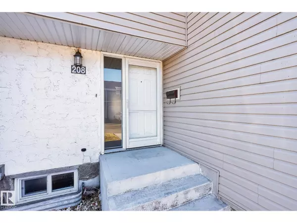 Edmonton, AB T5T1V3,208 CHATEAU PL NW