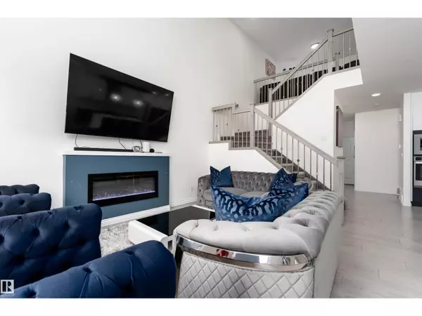 Edmonton, AB T6W4X9,5710 CAUTLEY CR SW