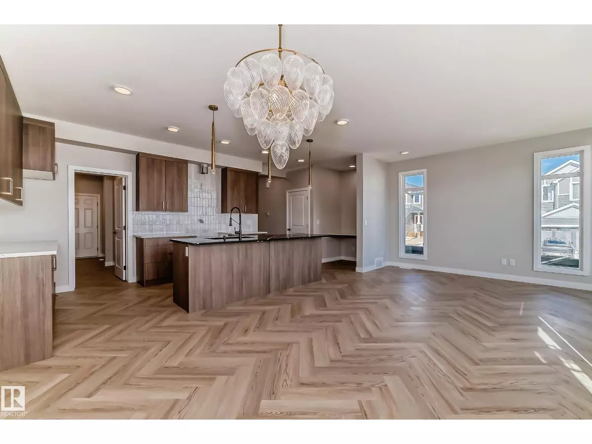 Edmonton, AB T6M3E3,20612 43 AV NW