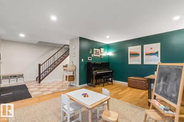 Edmonton, AB T6K3M6,6815 11 AV NW