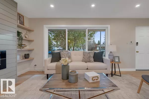 Edmonton, AB T5R4C1,15022 86 AV NW