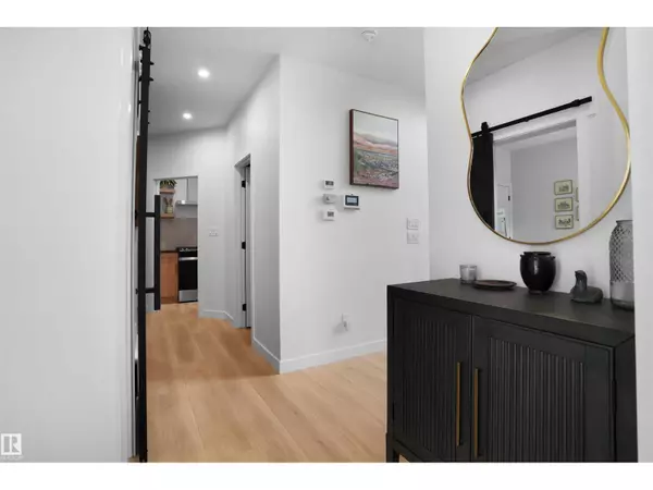 Edmonton, AB T6W5H2,3327 Chernowsi Way SW