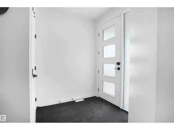 Edmonton, AB T6W5H2,3327 Chernowsi Way SW