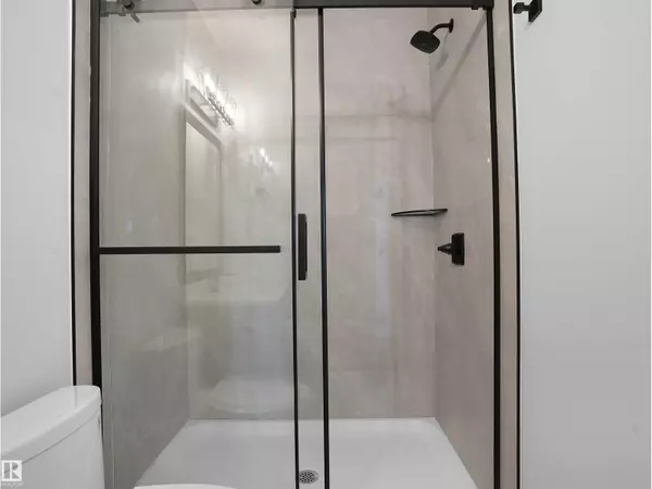 Edmonton, AB T5T5M8,955 Elderberry Landing NW