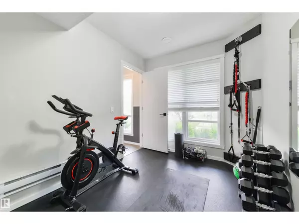 Edmonton, AB T6W1A6,8273 CHAPPELLE WY SW