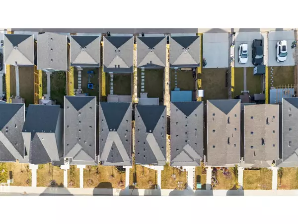 Edmonton, AB T5T7H8,22512 80 AV NW NW