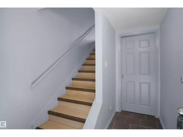 Edmonton, AB T5W4R4,887 ABBOTTSFIELD RD NW