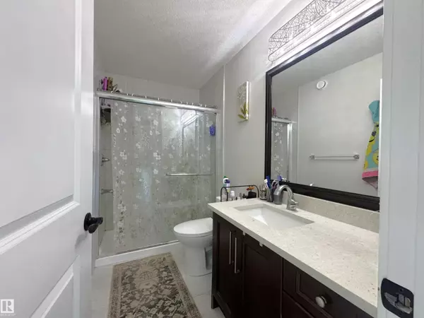 Edmonton, AB T6T2K4,#2 2803 14 AV NW