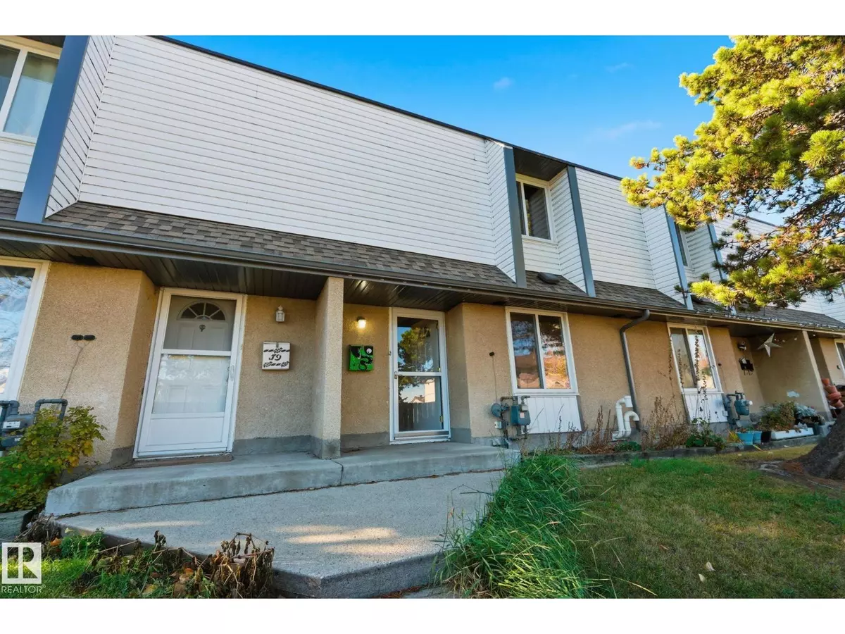 Edmonton, AB T6J2L3,#J8 1 GARDEN GV NW