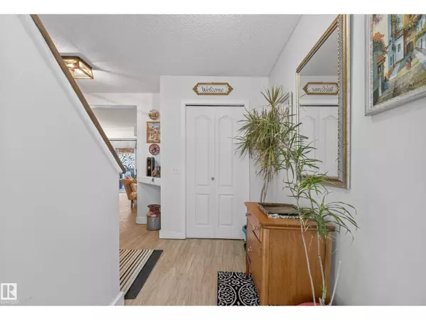 Edmonton, AB T6X1C3,138 Easton RD SW