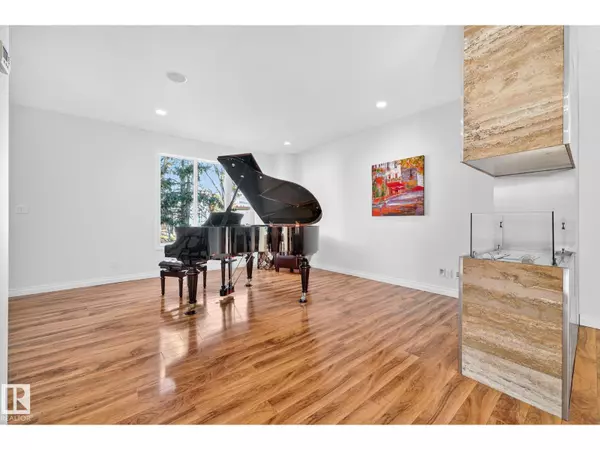 Edmonton, AB T6C0W3,8543 81 AV NW