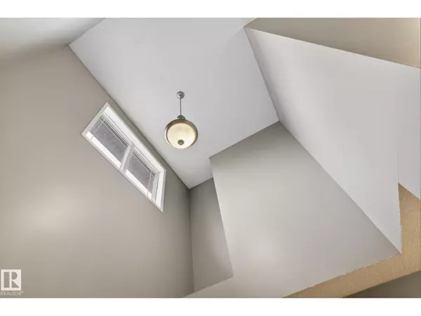 Edmonton, AB T6V1T4,15726 141 ST NW NW