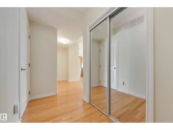 Edmonton, AB T6C0Y8,#208 8528 82 AV NW