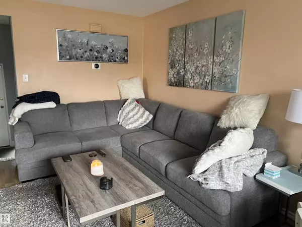 Edmonton, AB T5T2C6,172 CALLINGWOOD PL NW