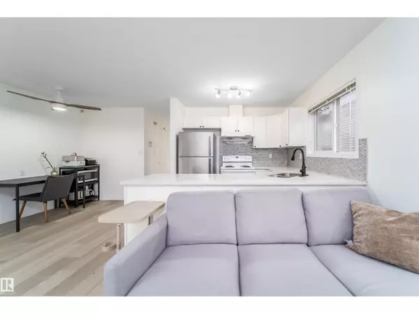 Edmonton, AB T5A0E8,#30 130 Hyndman CR NW NW