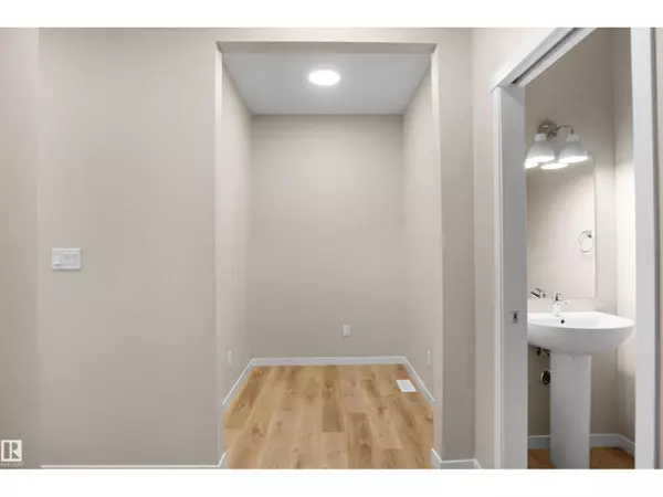 Edmonton, AB T5T7A7,9828 219 ST NW