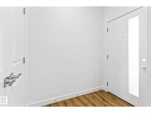 Sherwood Park, AB T8H3A8,215 SAVOY CR