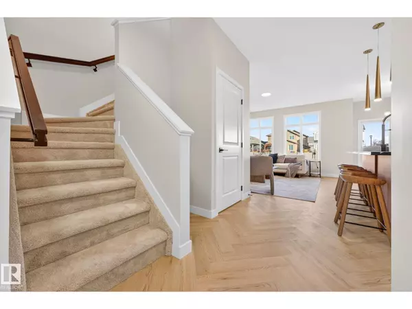 Edmonton, AB T6W5S2,8207 Kiriak LO SW