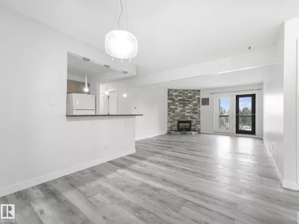 Edmonton, AB T6J4J2,#303 10528 29 AV NW