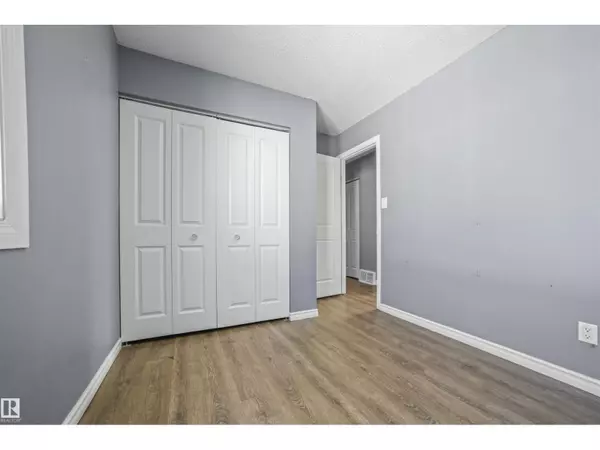 Edmonton, AB T5X5T6,255 LANCASTER TC NW