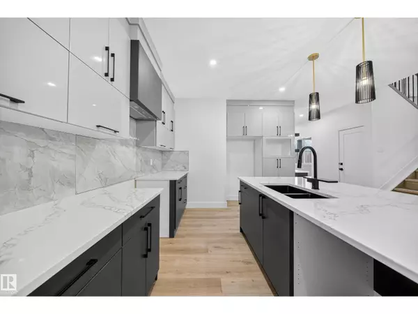 Edmonton, AB T6W4L7,6117 CRAWFORD DR SW