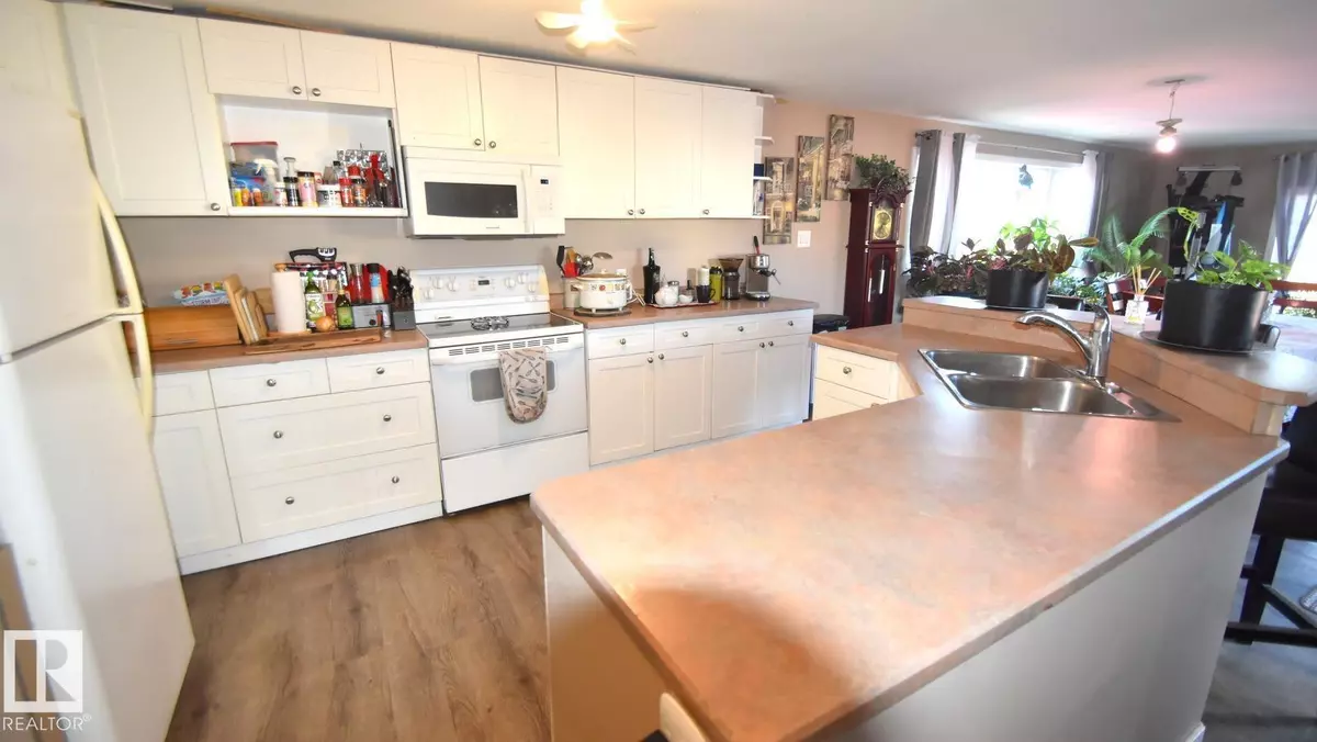 Sherwood Park, AB T8H1K7,1259 Lake Vista CR