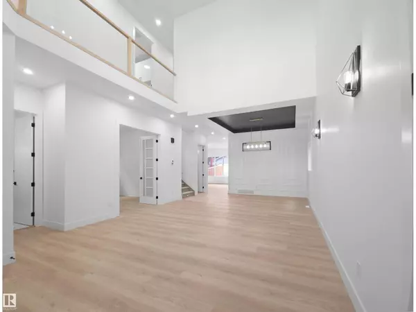 Edmonton, AB T5S0S5,1107 GYRFALCON CR NW