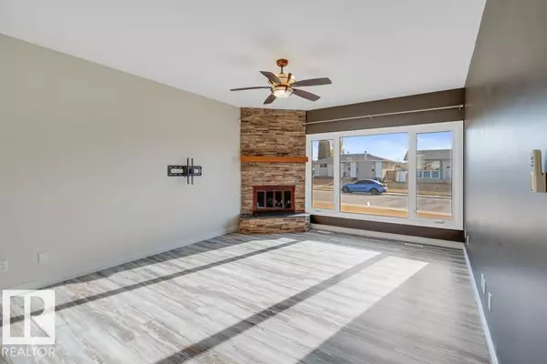 Edmonton, AB T5E5Y2,8712 151 AV NW